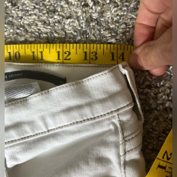 5/$25 Banana Republic white high waisted button fly skinny jeans size 29 - Picture 6 of 8